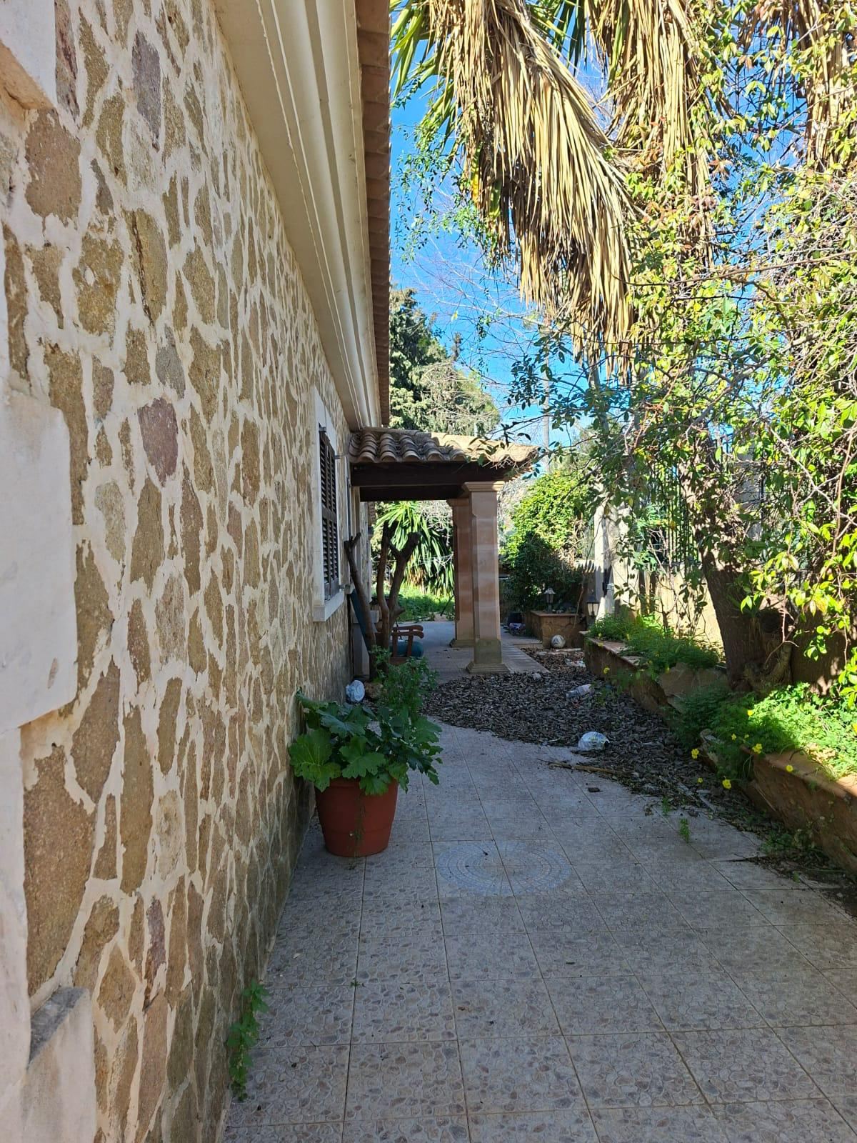 Chalet independiente con jardín